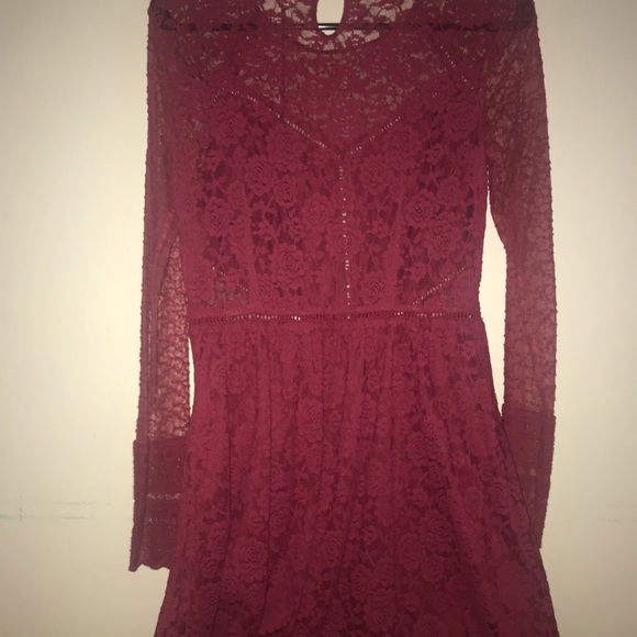 Red dress - Picture 2 of 2